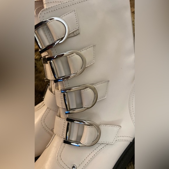 NEW Pair of VINCE CAMUTO White Boots Size 10 Frishea Leather Upper Shoes - Picture 11 of 14